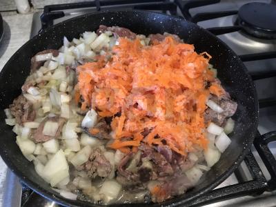 Vištienos kepenėlės, troškintos su daržovėmis ir grietine Žingsnis 2