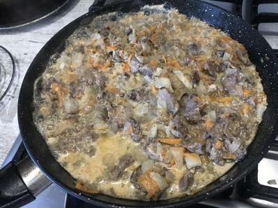 Vištienos kepenėlės, troškintos su daržovėmis ir grietine Žingsnis 3