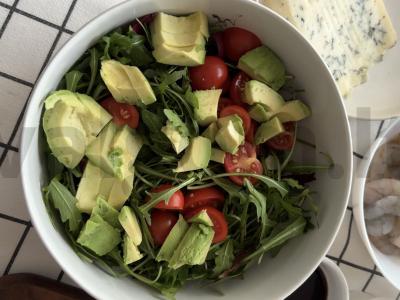 Salotos su krevetėmis ir dorblu sūriu Žingsnis 2