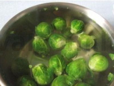 Kopūstų salotas su džiovintais abrikosais Žingsnis 1