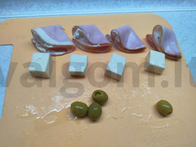 Kanarė su feta sūriu ir alyvuogėmis Žingsnis 2