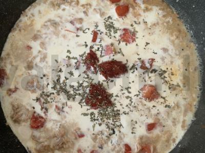 Grietinėlės spagečiai su konservuotu tunu ir pomidorais Žingsnis 3