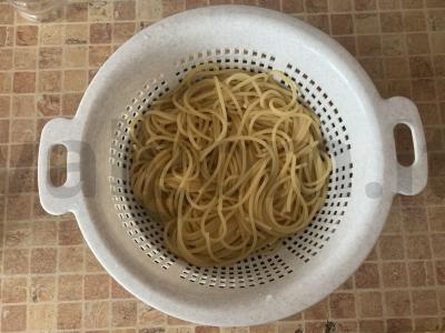 Grietinėlės spagečiai su konservuotu tunu ir pomidorais Žingsnis 5