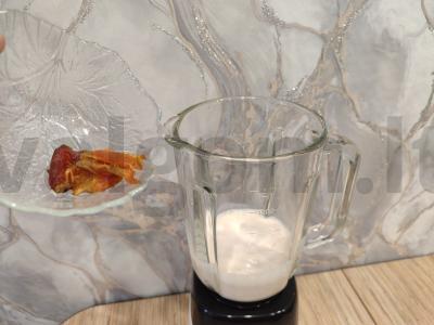 Kokteilis iš rauginto pieno, aviečių džemo ir datulių Žingsnis 4