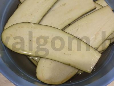 Baklažanų ritinėliai su graikiniais riešutais Žingsnis 2