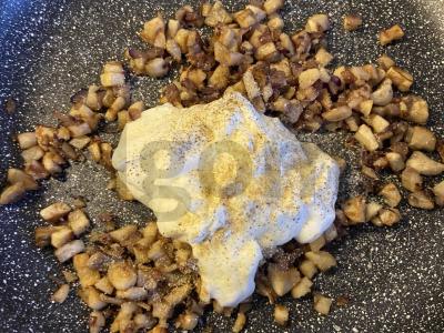 Grietinės-grybų padažas iš grybų „Šampinjonų“ Žingsnis 4