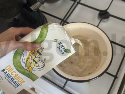 Avižinė košė su razinomis ir graikiniais riešutais Žingsnis 3