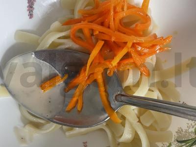 Laghman makaronai su korėjietiška morkų salota Žingsnis 5