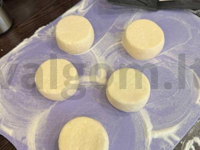 Sūrio blynai su ryžių miltais Žingsnis 2