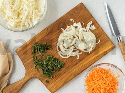 Vitaminų salotas iš jaunos kopūsto su morkomis Žingsnis 1