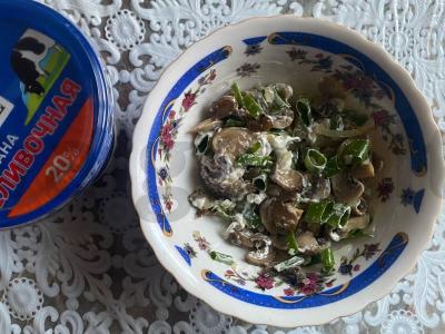 Vištiena pagal čaryšką su sūriu ir dviem svogūnų rūšimis Žingsnis 6