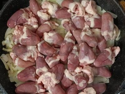 Vištienos širdelės grietinėje Žingsnis 3