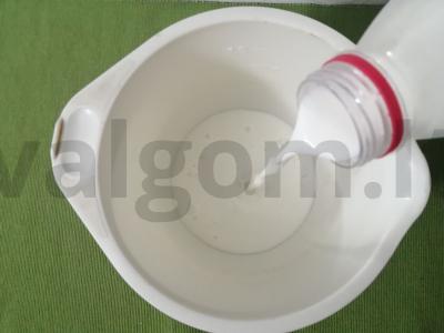 Pieninis kokteilis su braškių uogiene Žingsnis 1