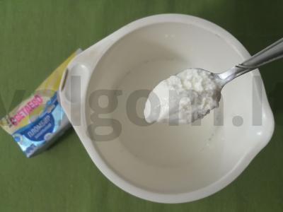 Pieninis kokteilis su braškių uogiene Žingsnis 3