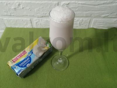 Pieninis kokteilis su braškių uogiene Žingsnis 5