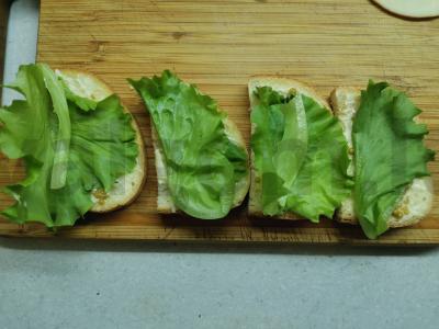 Sumuštiniai su rūkytu sūriu ir salotomis Žingsnis 4