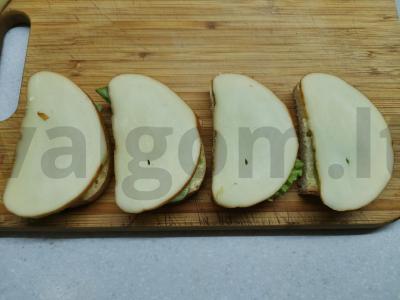 Sumuštiniai su rūkytu sūriu ir salotomis Žingsnis 5