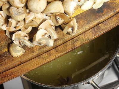 Grybų sriuba vištienos sultinyje su lagmanų makaronais Žingsnis 7