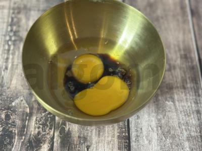 Salotos su kalmarais ir aštriais kiaušinių blynai Žingsnis 1