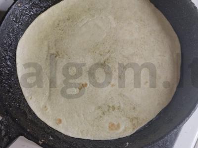 Kiaušinių ir varškės pusryčiai ant tortilijos Žingsnis 2