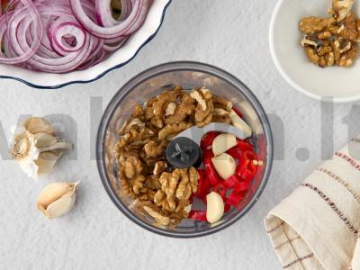 Daržovių salotas su riešutų padažu Žingsnis 3