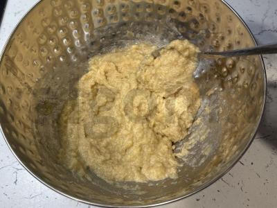 Bananų keksiukas su migdolų miltais Žingsnis 5