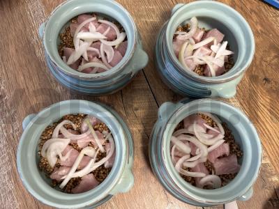 Grikių košė puoduose su grietinės padažu Žingsnis 3