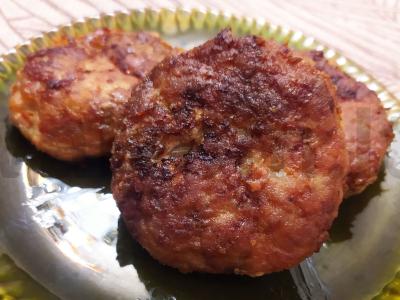 Kiaulienos kotletai su sūriu pagrindine nuotrauka