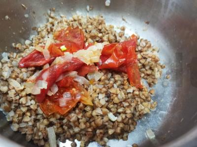 Grikių košė su marinuotais pomidorais Žingsnis 4