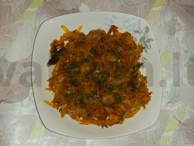 Kepta kopūstai su miško grybais pagrindine nuotrauka