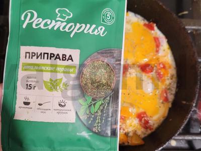 Ryški kiaušinienė su pomidoru ir paprikomis Žingsnis 4