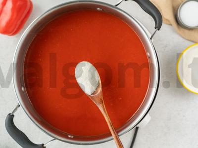 Pomidorų padažas su kalendra Žingsnis 1