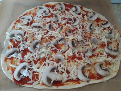 Namų pica su dešrelėmis ir dešra Žingsnis 7