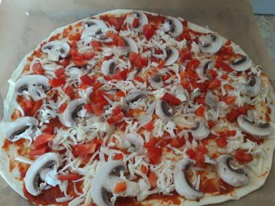 Namų pica su dešrelėmis ir dešra Žingsnis 8