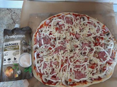 Namų pica su dešrelėmis ir dešra Žingsnis 10