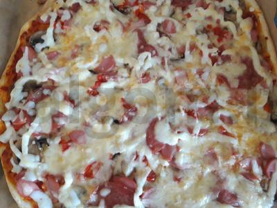 Namų pica su dešrelėmis ir dešra Žingsnis 11