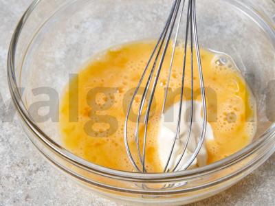 Kiaušinių ritinys su sūriu ir žolelėmis Žingsnis 2