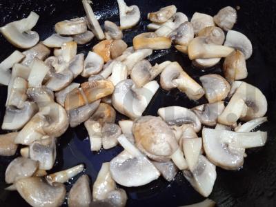 Tom Yum su vištiena ir jūros gėrybėmis Žingsnis 2