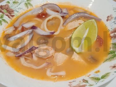 Tom Yum su vištiena ir jūros gėrybėmis pagrindine nuotrauka