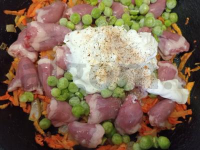 Kvinoja su troškintomis daržovėmis ir vištienos širdelėmis Žingsnis 7