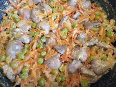 Kvinoja su troškintomis daržovėmis ir vištienos širdelėmis Žingsnis 9