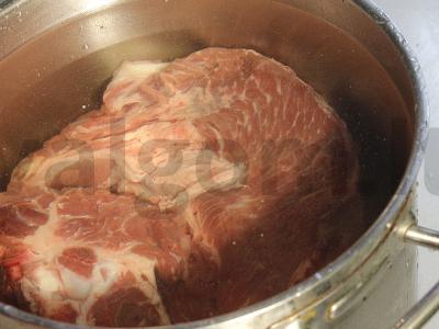 Šči su jauna kopūstais ir baltais pupelėmis Žingsnis 1