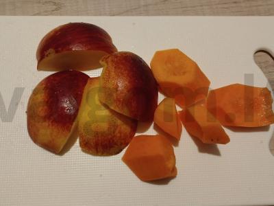 Rudens smoothie su morkomis, nektarinais ir apelsinų sultimis Žingsnis 1