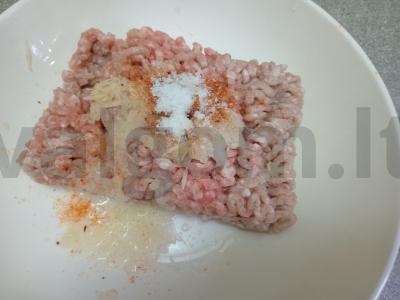 Kvapnūs vištienos kotletai Žingsnis 3