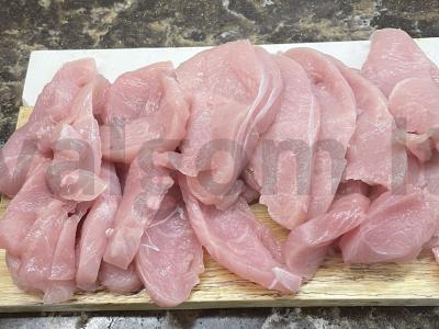 Kalakutiena grietinėlės padaže Žingsnis 1