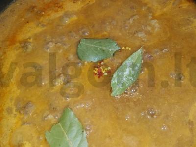 Troškinta jautiena su kečupo ir grietinės padažu Žingsnis 7