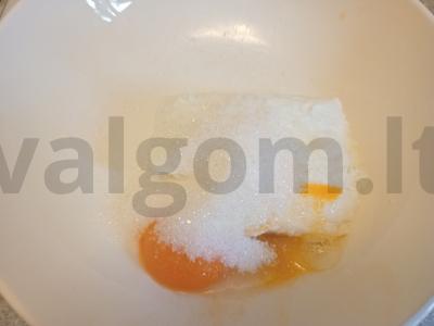 Sūrio blynai su bananais ir karamele Žingsnis 2