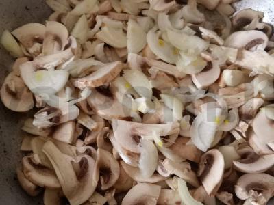 Bulvių apkepas su faršu ir grybais Žingsnis 2