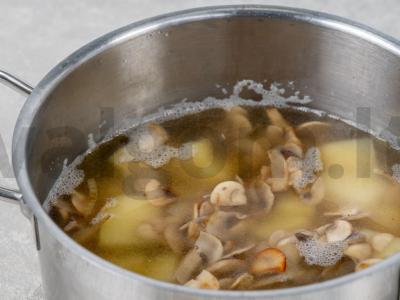Grybų sriuba su grietinėlėmis ir bulvėmis Žingsnis 9