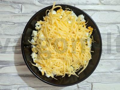 Salotas „Pavėja“ su rūkytomis vištienos krūtinėlėmis Žingsnis 4